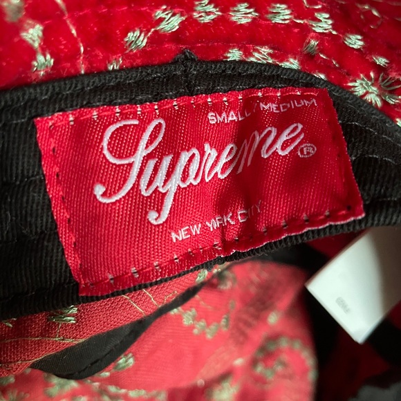Authentic Supreme NWOT paisley boonie bucket hat red silver - Picture 8 of 8